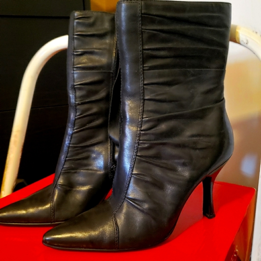 APOSTROPHE Booties